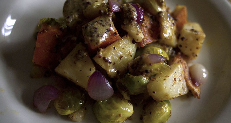 Salade de pommes de terre aux choux de Bruxelles et aux poires