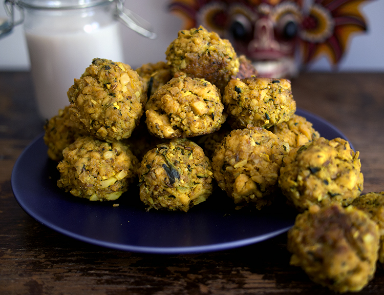 Bouchées de tofu épicé à la courgette et aux noix