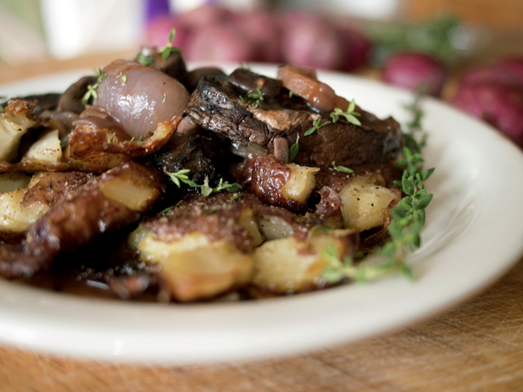 Bourguignon de portobellos + galettes de pommes de terre croustillantes