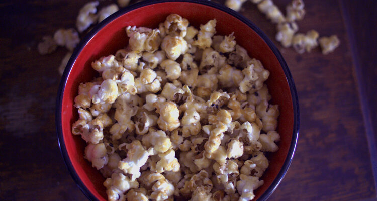 Popcorn tahini-érable