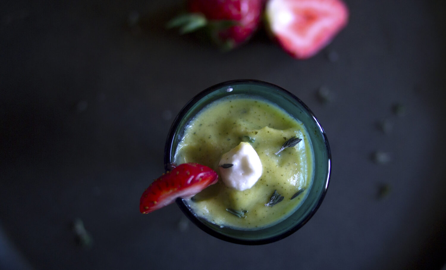 Soupe glacée à la courgette et aux fraises